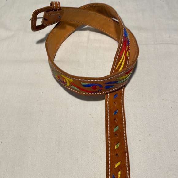 Beautiful vintage leather and embroidered belt Sz 34-38” - Picture 2 of 7